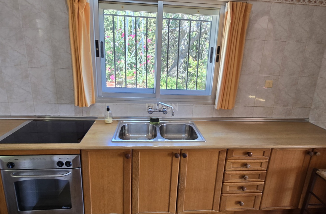 Odsprzedaż - Villa - Alcaucín - Inland