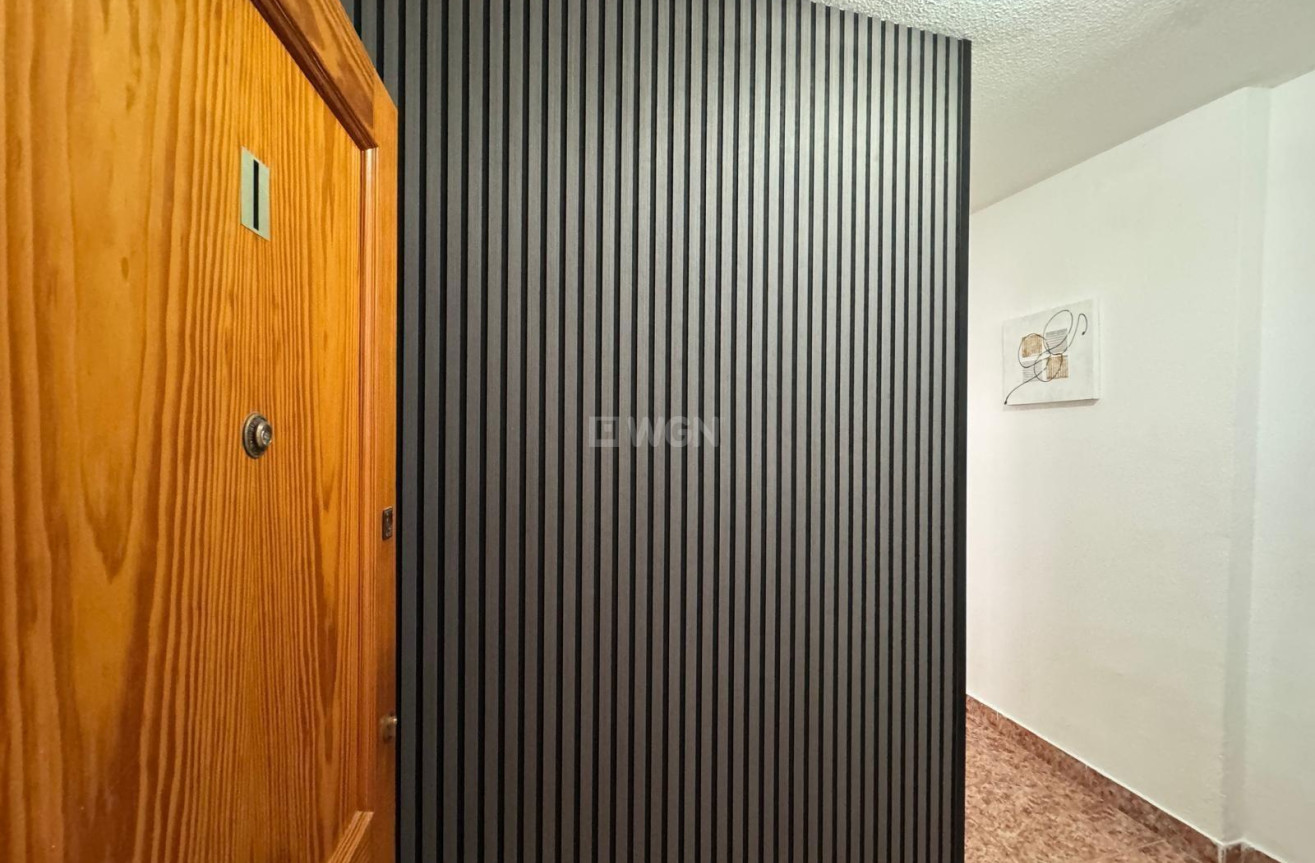 Odsprzedaż - Mieszkanie w bloku - Torrevieja - Centro