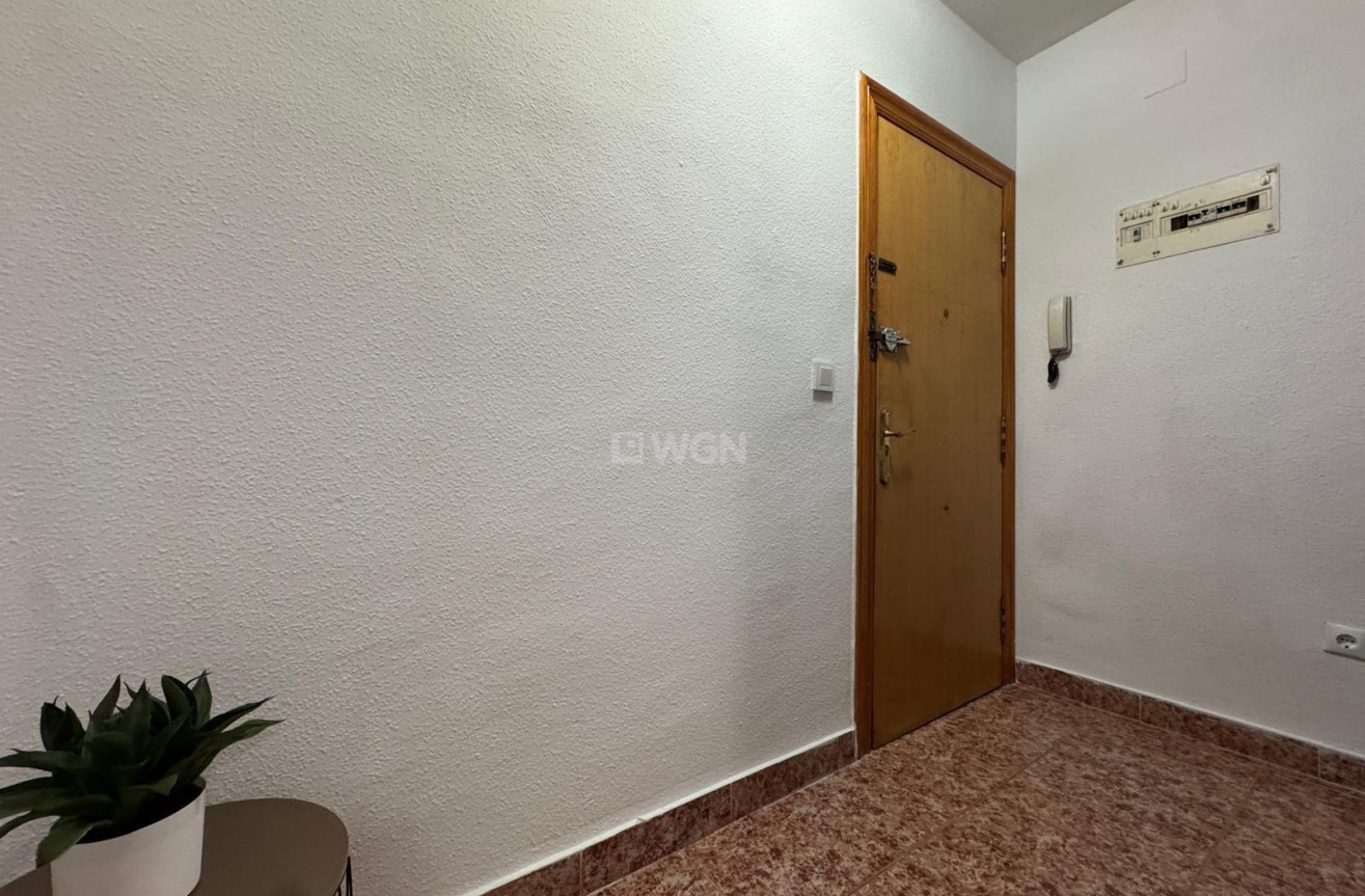 Odsprzedaż - Mieszkanie w bloku - Torrevieja - Centro