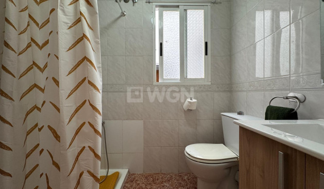 Odsprzedaż - Mieszkanie w bloku - Torrevieja - Centro