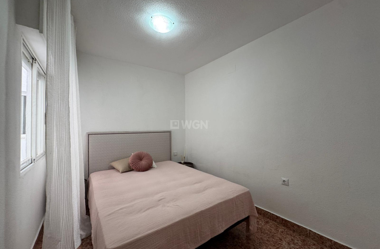 Odsprzedaż - Mieszkanie w bloku - Torrevieja - Centro
