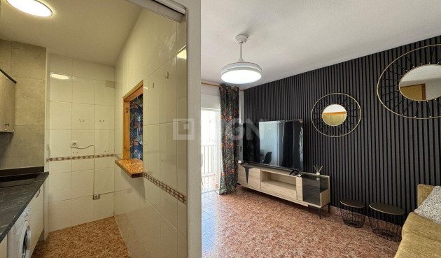 Odsprzedaż - Mieszkanie w bloku - Torrevieja - Centro