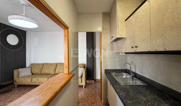Odsprzedaż - Mieszkanie w bloku - Torrevieja - Centro