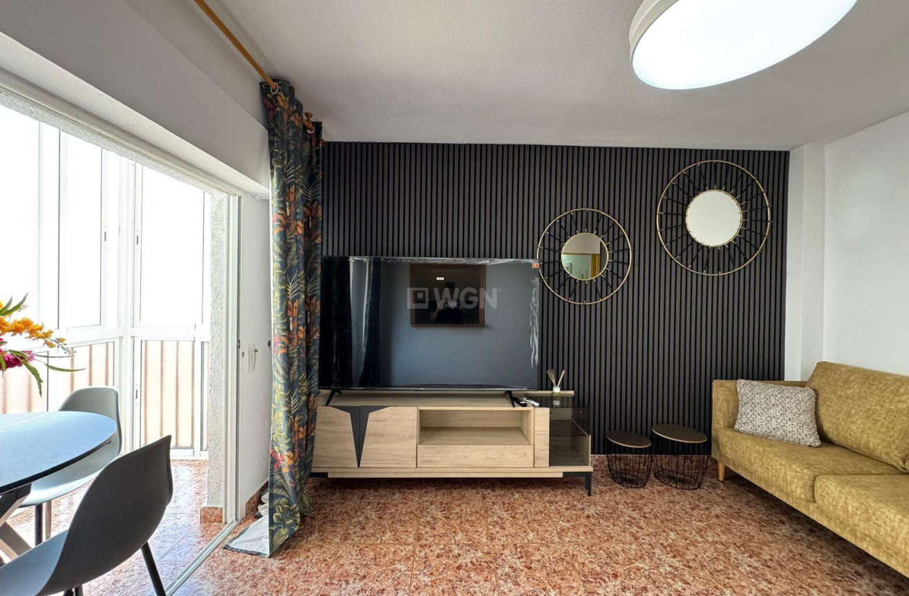 Odsprzedaż - Mieszkanie w bloku - Torrevieja - Centro