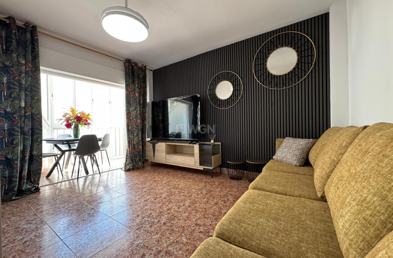 Odsprzedaż - Mieszkanie w bloku - Torrevieja - Centro