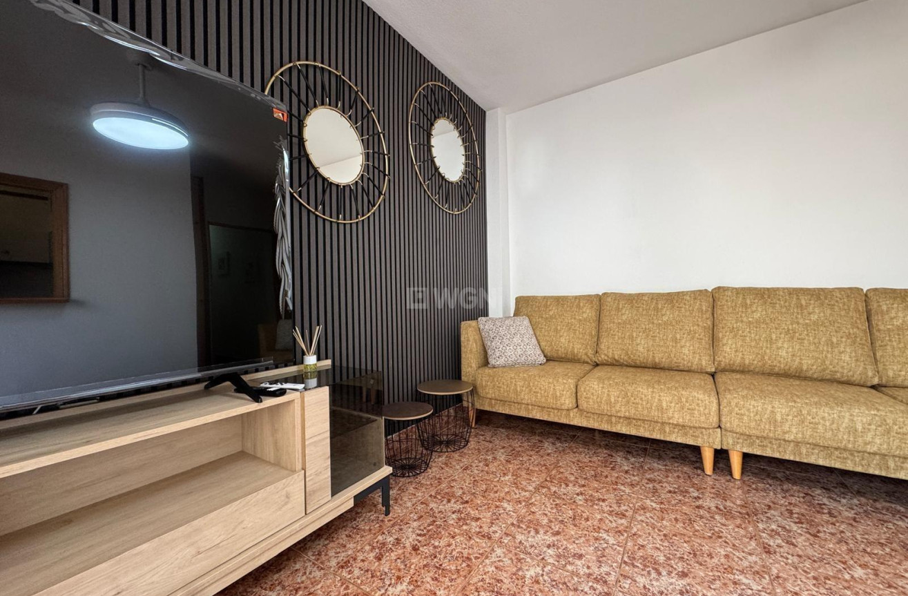 Odsprzedaż - Mieszkanie w bloku - Torrevieja - Centro