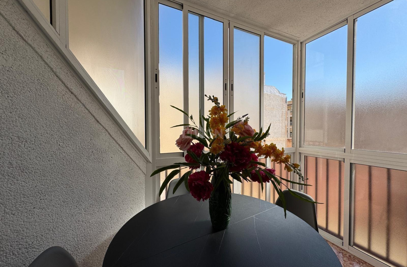 Odsprzedaż - Mieszkanie w bloku - Torrevieja - Centro