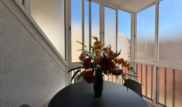 Odsprzedaż - Mieszkanie w bloku - Torrevieja - Centro