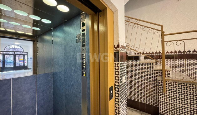 Odsprzedaż - Mieszkanie w bloku - Torrevieja - Centro