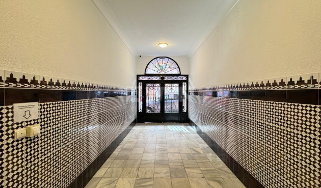 Odsprzedaż - Mieszkanie w bloku - Torrevieja - Centro