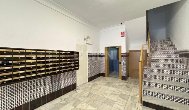 Odsprzedaż - Mieszkanie w bloku - Torrevieja - Centro