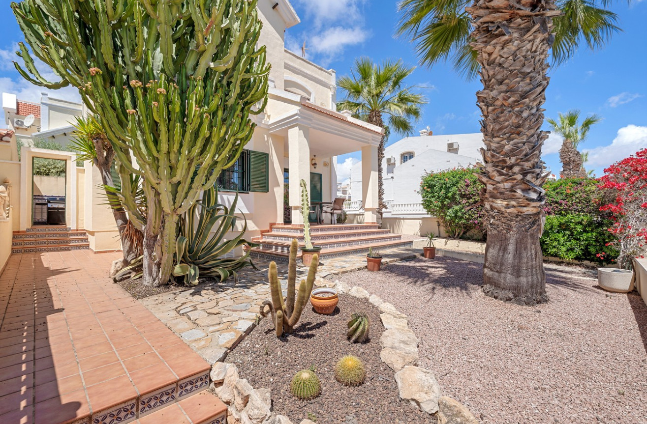 Resale - Villa - Orihuela Costa - Costa Blanca