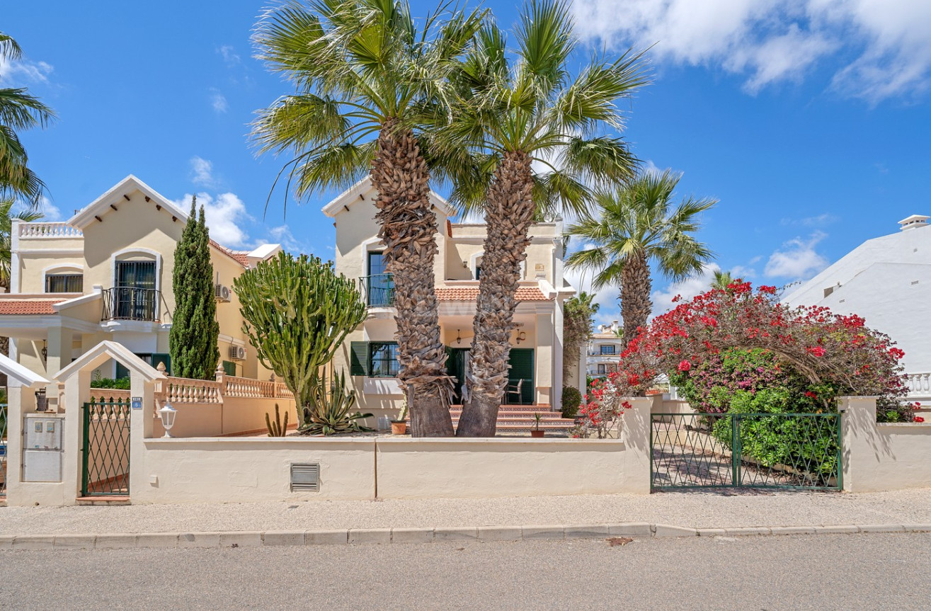 Resale - Villa - Orihuela Costa - Costa Blanca