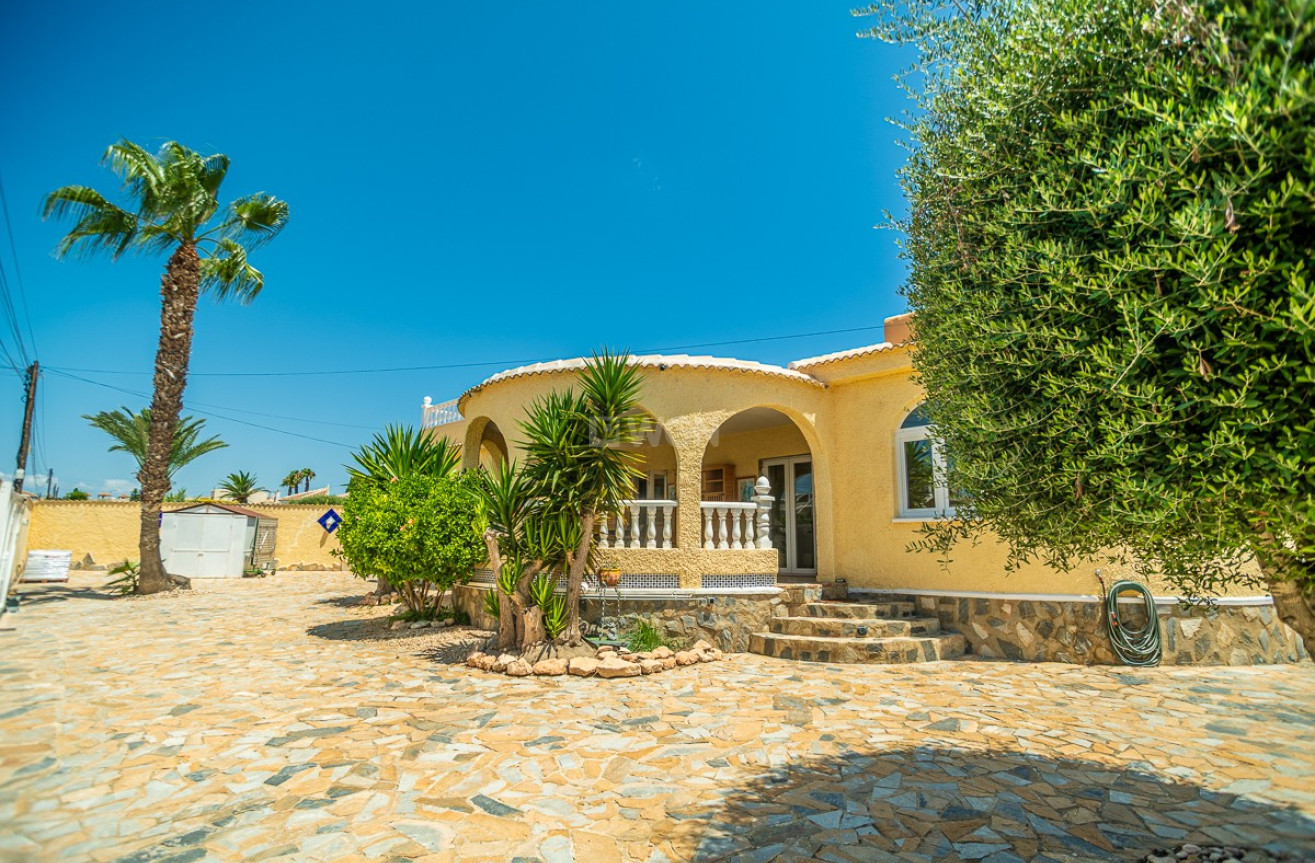Odsprzedaż - Villa - Torrevieja - Costa Blanca