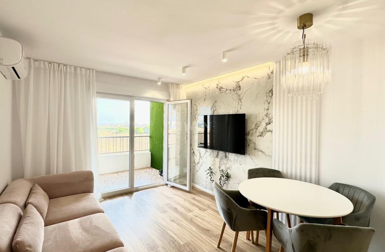 Odsprzedaż - Mieszkanie w bloku - Torrevieja - Punta Prima