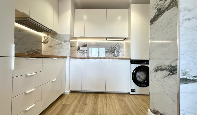 Odsprzedaż - Mieszkanie w bloku - Torrevieja - Punta Prima