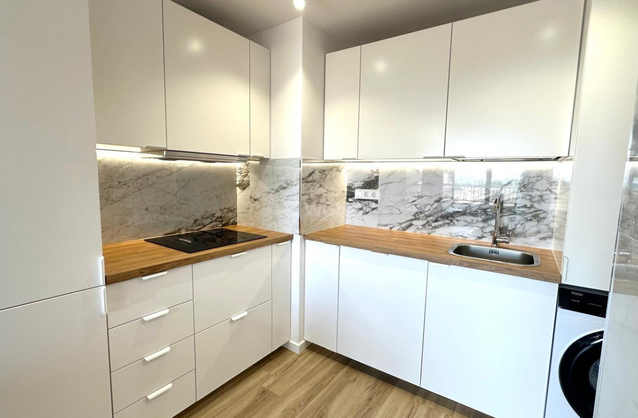 Odsprzedaż - Mieszkanie w bloku - Torrevieja - Punta Prima