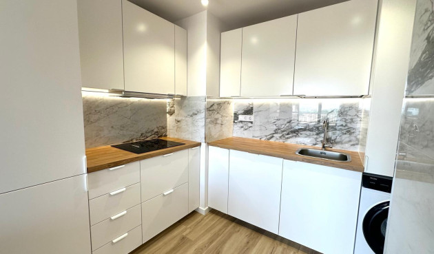 Odsprzedaż - Mieszkanie w bloku - Torrevieja - Punta Prima