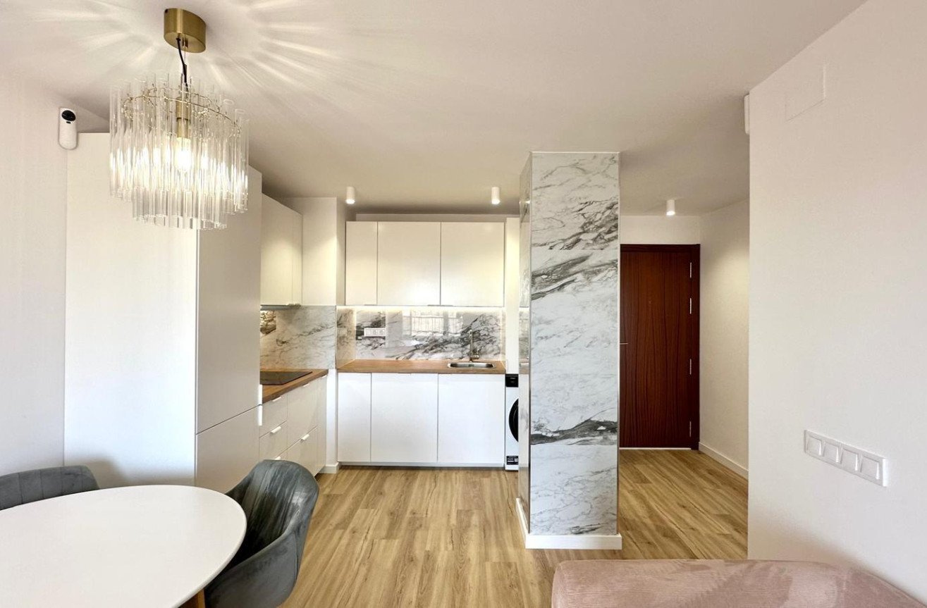 Odsprzedaż - Mieszkanie w bloku - Torrevieja - Punta Prima