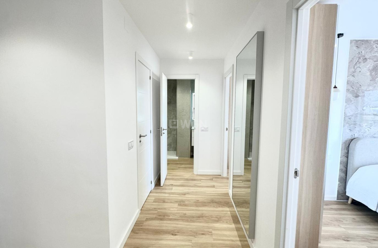 Odsprzedaż - Mieszkanie w bloku - Torrevieja - Punta Prima