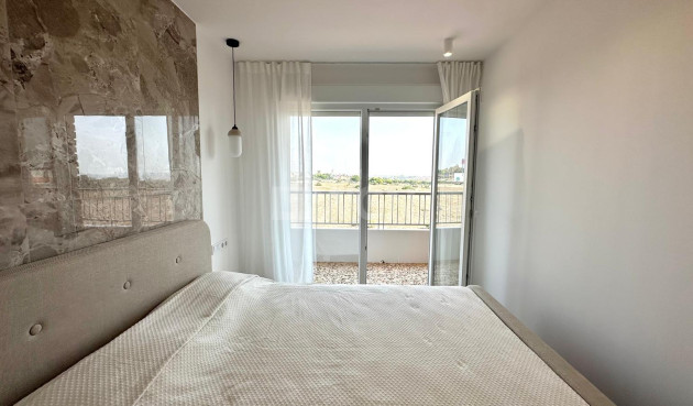 Odsprzedaż - Mieszkanie w bloku - Torrevieja - Punta Prima