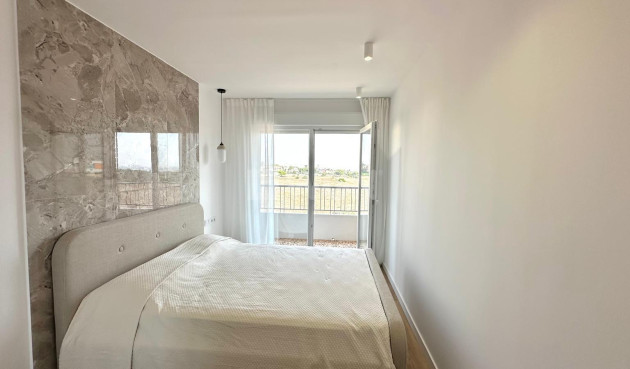 Odsprzedaż - Mieszkanie w bloku - Torrevieja - Punta Prima