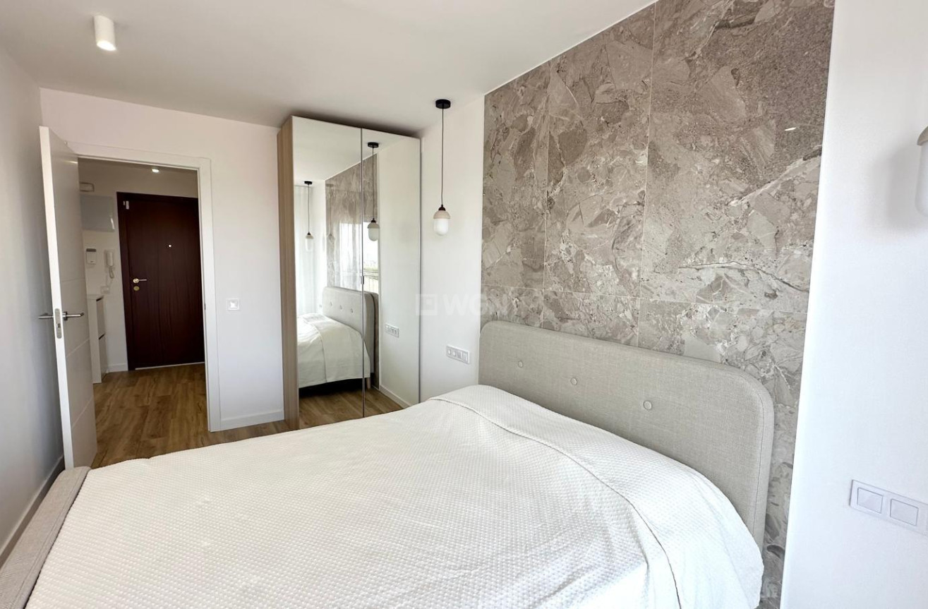 Odsprzedaż - Mieszkanie w bloku - Torrevieja - Punta Prima