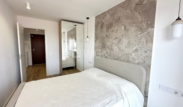 Odsprzedaż - Mieszkanie w bloku - Torrevieja - Punta Prima