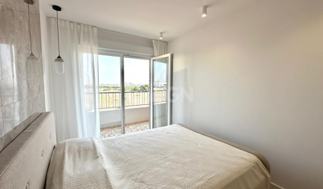 Odsprzedaż - Mieszkanie w bloku - Torrevieja - Punta Prima