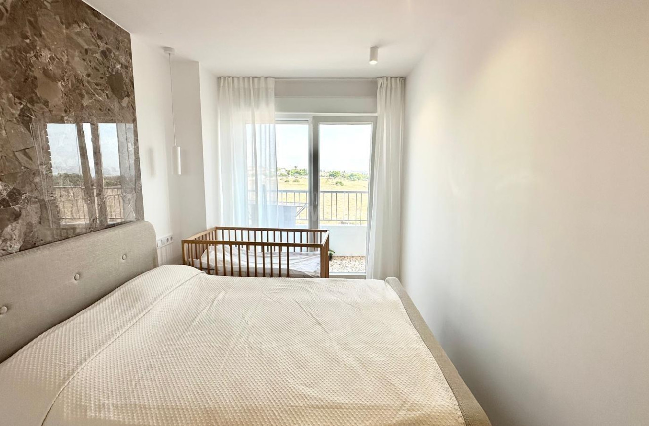 Odsprzedaż - Mieszkanie w bloku - Torrevieja - Punta Prima