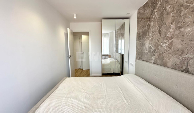 Odsprzedaż - Mieszkanie w bloku - Torrevieja - Punta Prima