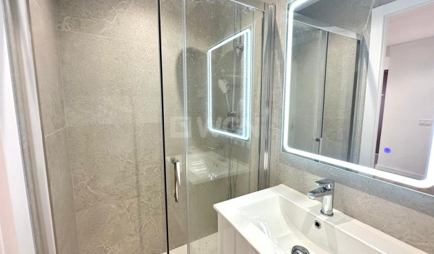 Odsprzedaż - Mieszkanie w bloku - Torrevieja - Punta Prima