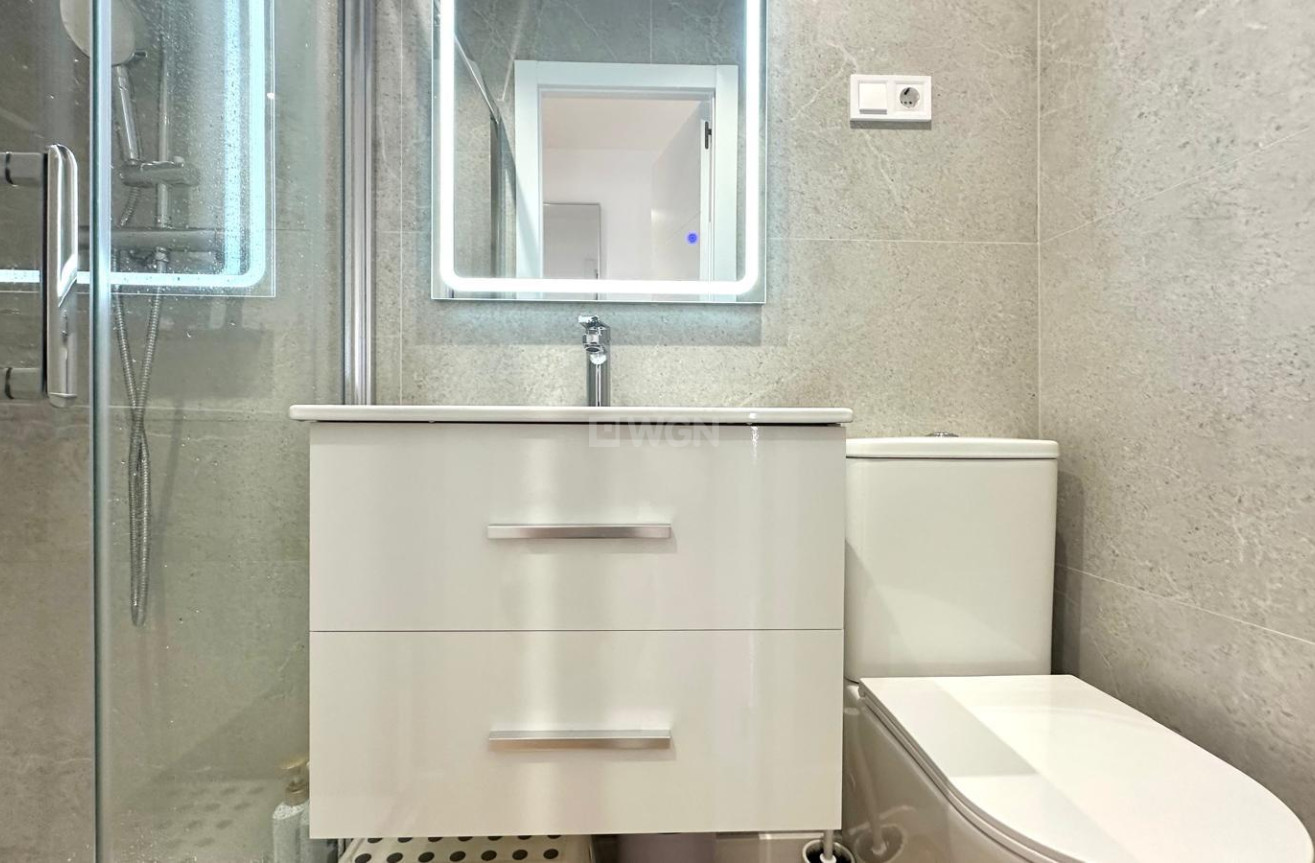 Odsprzedaż - Mieszkanie w bloku - Torrevieja - Punta Prima