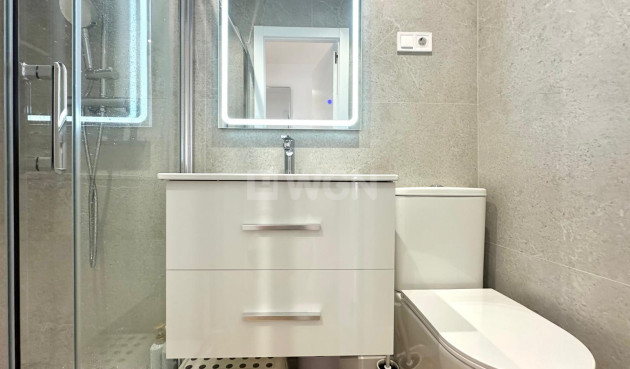 Odsprzedaż - Mieszkanie w bloku - Torrevieja - Punta Prima