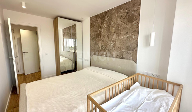 Odsprzedaż - Mieszkanie w bloku - Torrevieja - Punta Prima