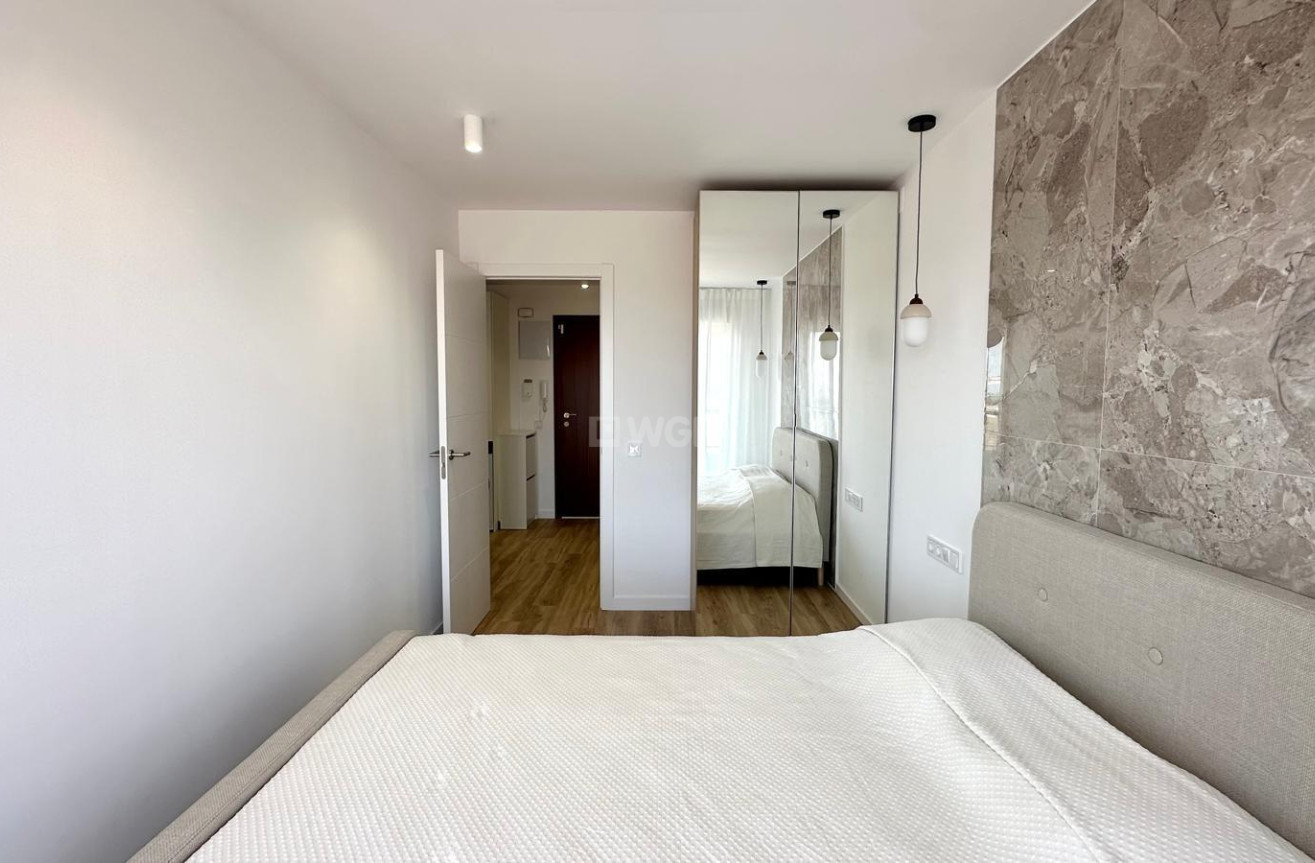 Odsprzedaż - Mieszkanie w bloku - Torrevieja - Punta Prima