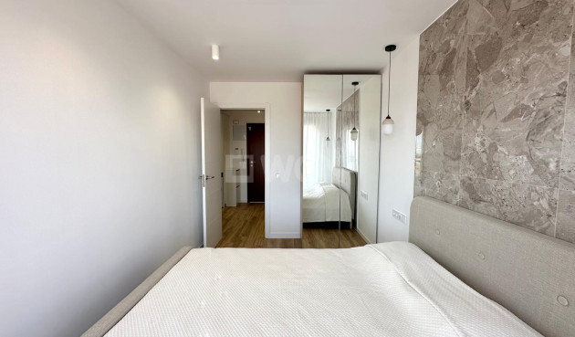 Odsprzedaż - Mieszkanie w bloku - Torrevieja - Punta Prima