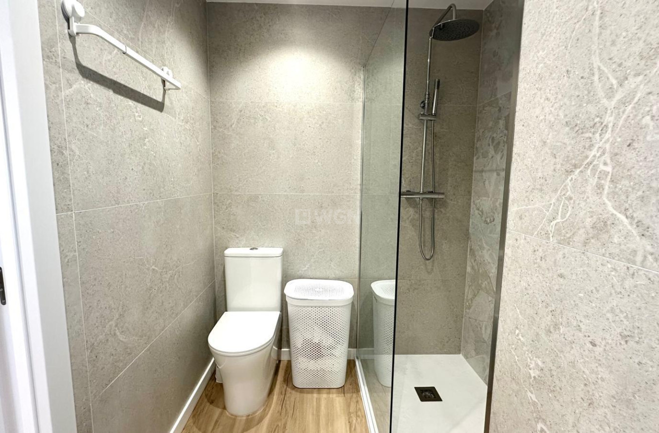 Odsprzedaż - Mieszkanie w bloku - Torrevieja - Punta Prima