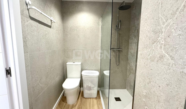 Odsprzedaż - Mieszkanie w bloku - Torrevieja - Punta Prima