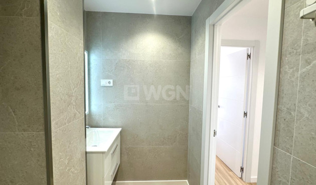 Odsprzedaż - Mieszkanie w bloku - Torrevieja - Punta Prima