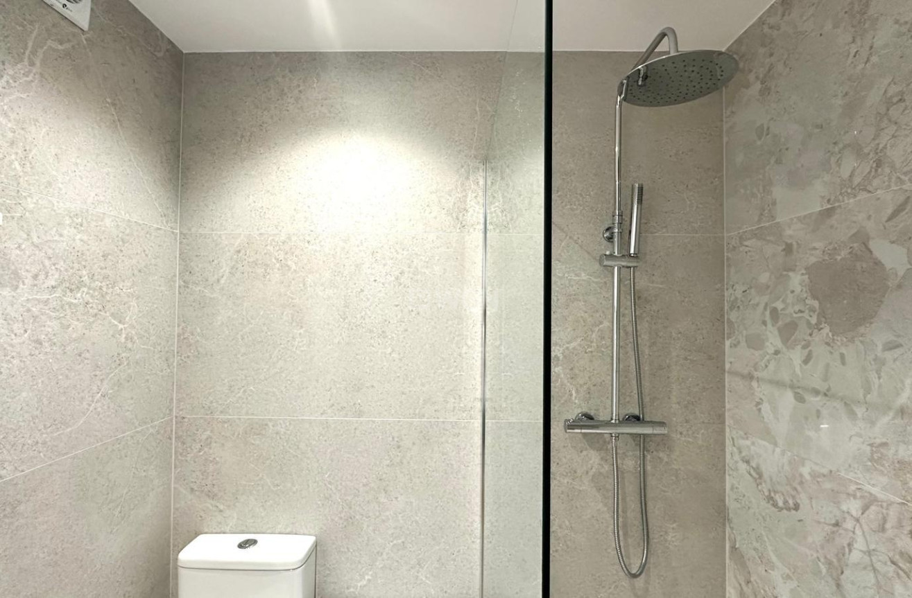 Odsprzedaż - Mieszkanie w bloku - Torrevieja - Punta Prima