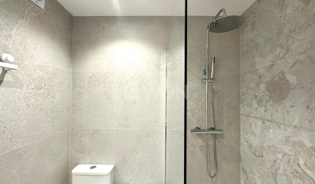 Odsprzedaż - Mieszkanie w bloku - Torrevieja - Punta Prima