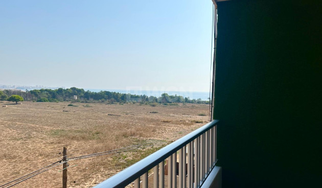 Odsprzedaż - Mieszkanie w bloku - Torrevieja - Punta Prima