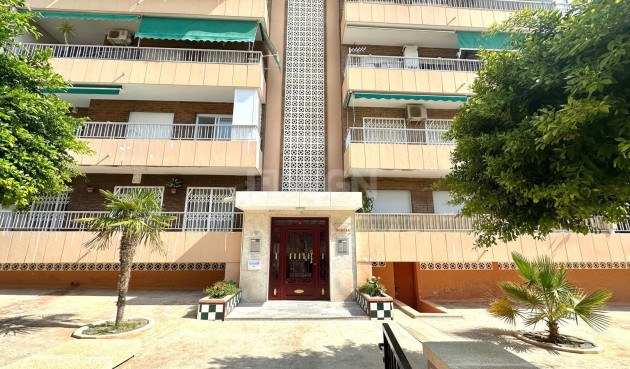 Odsprzedaż - Mieszkanie w bloku - Torrevieja - Punta Prima