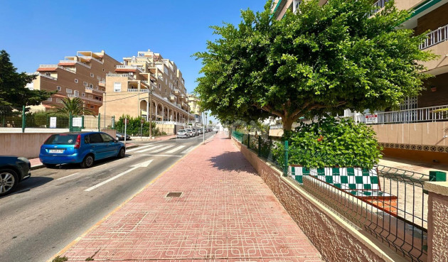 Odsprzedaż - Mieszkanie w bloku - Torrevieja - Punta Prima