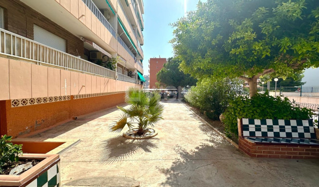 Odsprzedaż - Mieszkanie w bloku - Torrevieja - Punta Prima