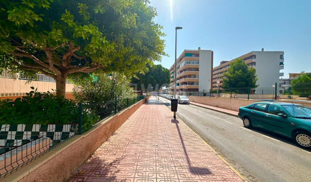 Odsprzedaż - Mieszkanie w bloku - Torrevieja - Punta Prima