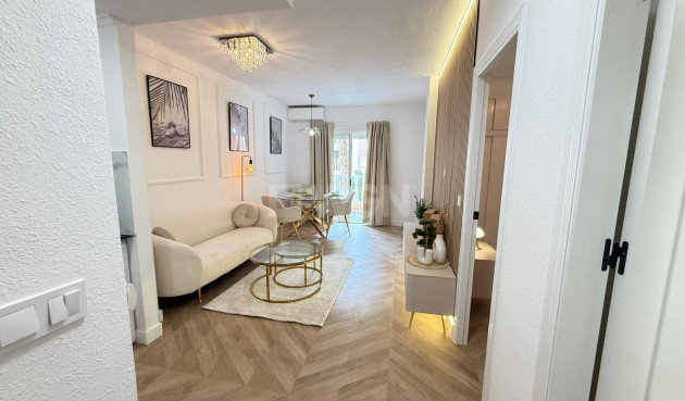 Odsprzedaż - Mieszkanie w bloku - Torrevieja - PARQUE DE LAS NACIONES