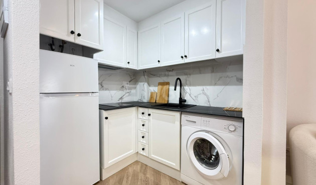 Odsprzedaż - Mieszkanie w bloku - Torrevieja - PARQUE DE LAS NACIONES