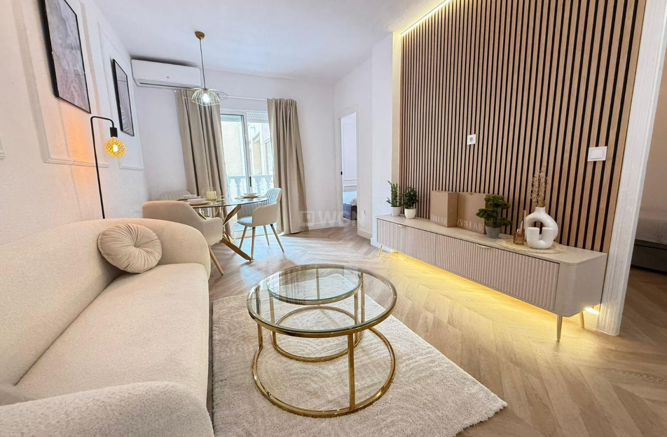 Odsprzedaż - Mieszkanie w bloku - Torrevieja - PARQUE DE LAS NACIONES